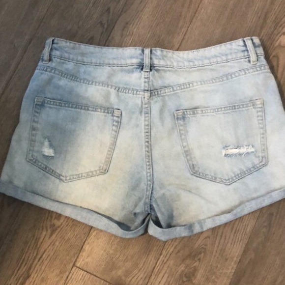 Lightwash distressed denim jean shorts - Picture 2 of 3